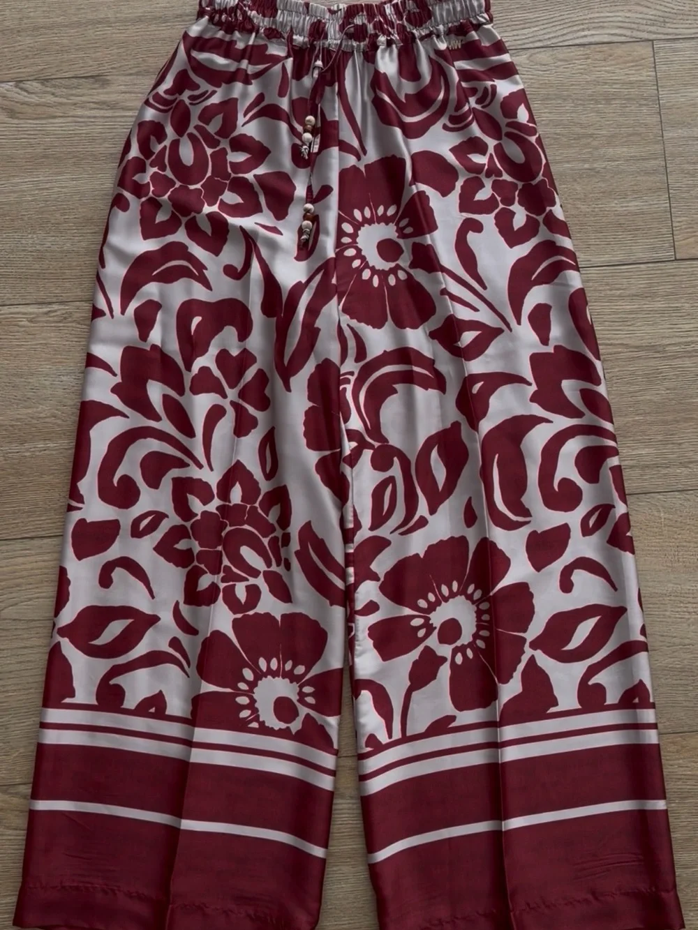 Floral Wide-Leg Two-Piece Set in Burgundy and Cream - Picture 4 of 7